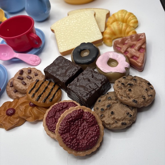 Kids Plastic Tea Part Play Set , Cups Utensils Teapot And Bakery. Pre- Owned - Picture 3 of 4